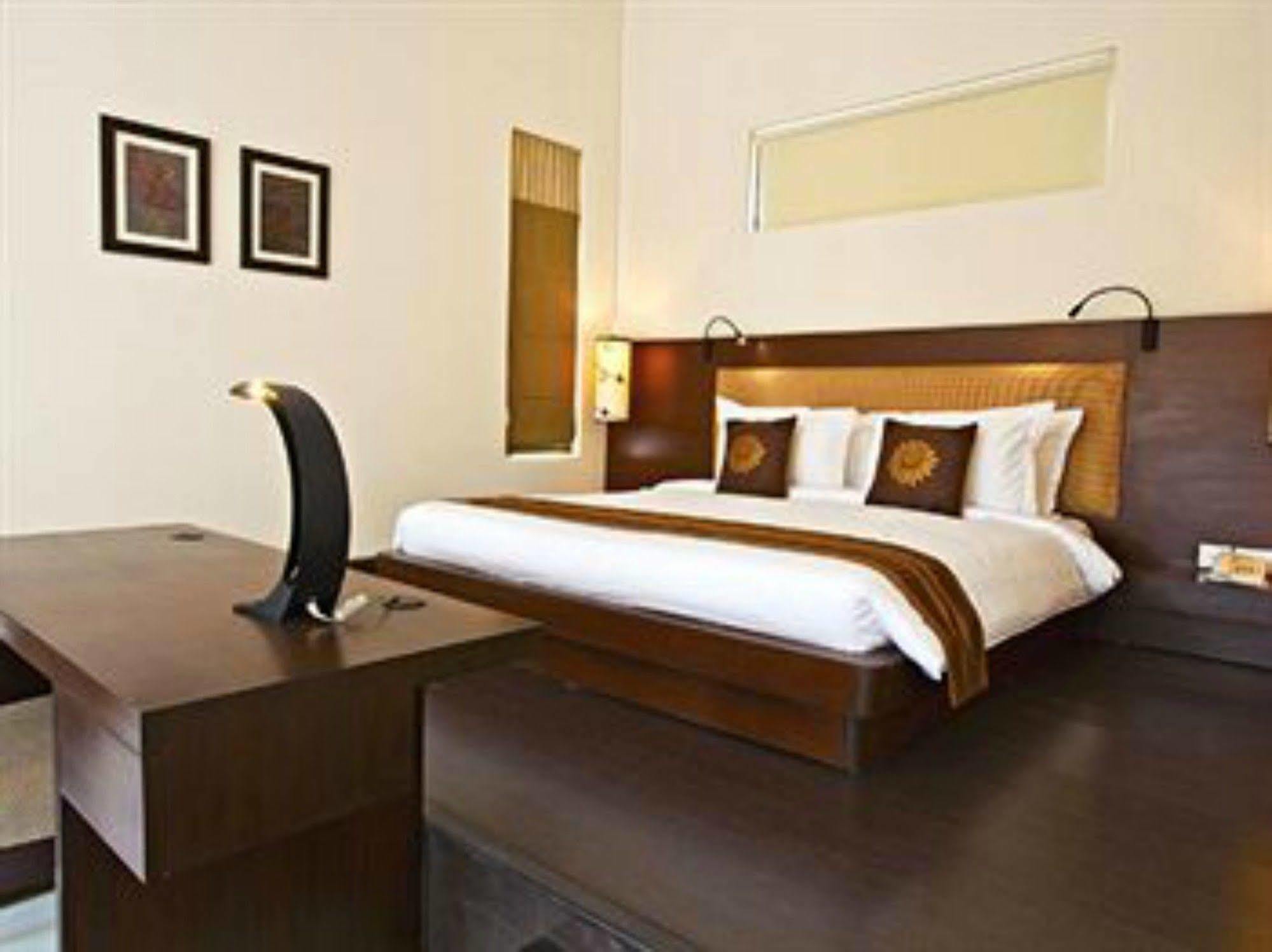 เลมอน ทรี ตารุธาน วัลเลย์ Hotel คูร์เคาน์ ภายนอก รูปภาพ
