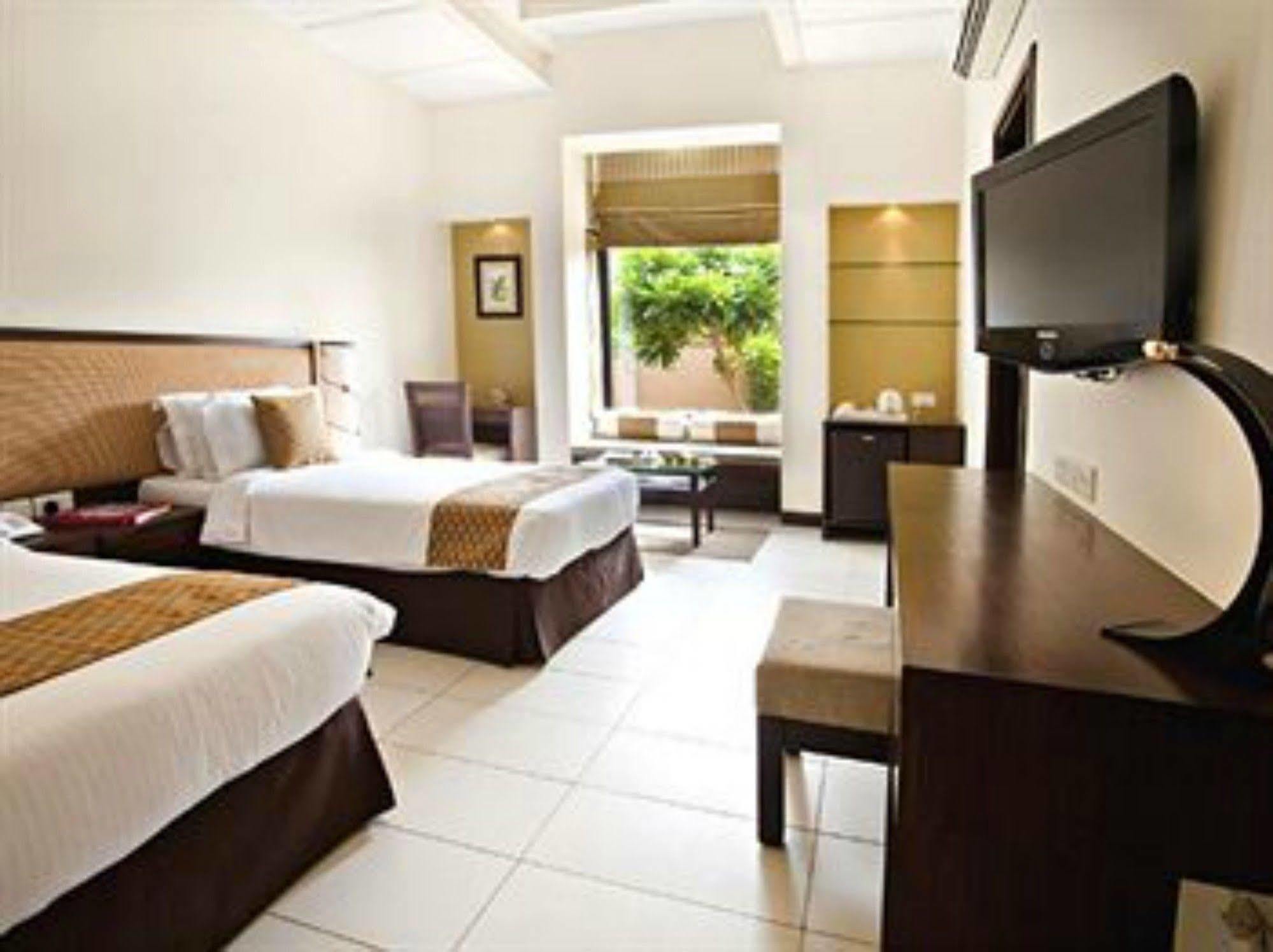 เลมอน ทรี ตารุธาน วัลเลย์ Hotel คูร์เคาน์ ภายนอก รูปภาพ
