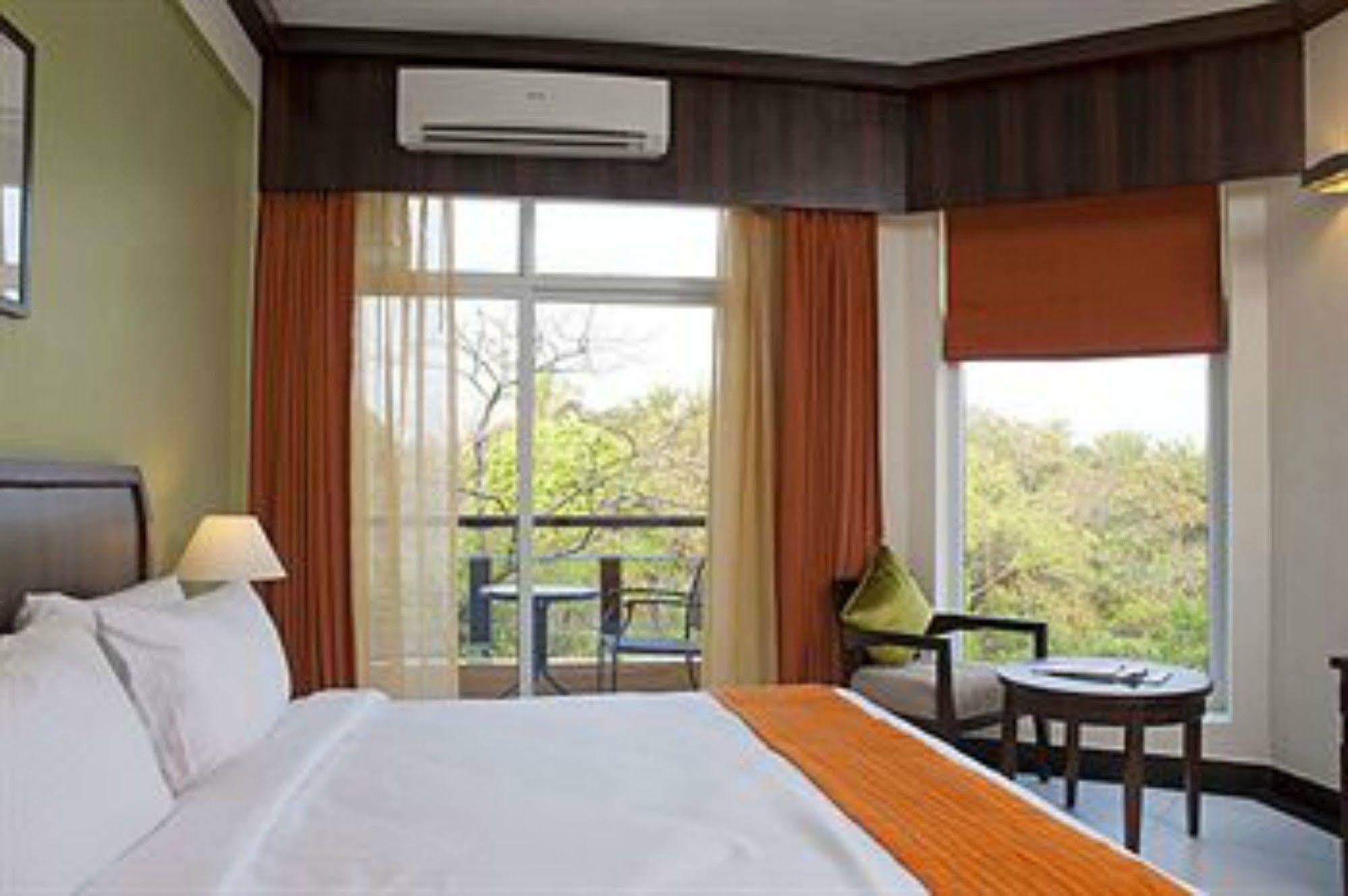 เลมอน ทรี ตารุธาน วัลเลย์ Hotel คูร์เคาน์ ภายนอก รูปภาพ